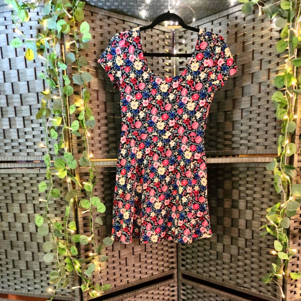 Final Markdown NWOT Forever 21 floral on black dress size M